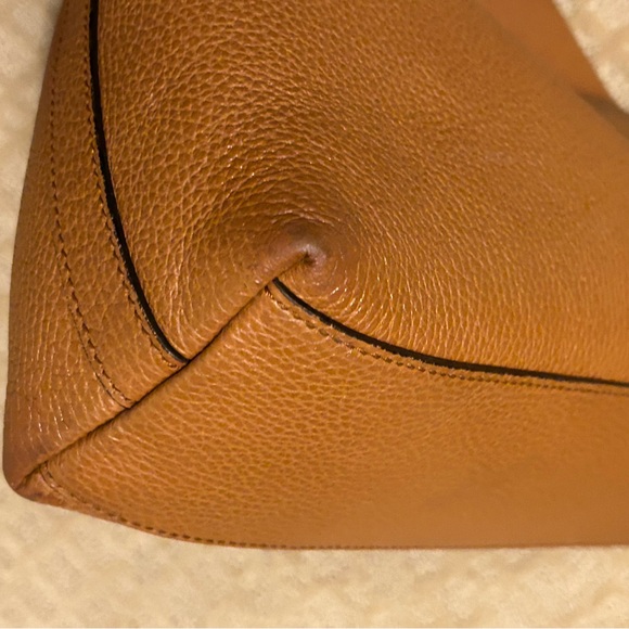 Gucci GG Charm Hobo Camel Pebbled Leather Shoulder Bag - Picture 8 of 16